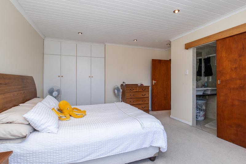 5 Bedroom Property for Sale in Constantia Western Cape